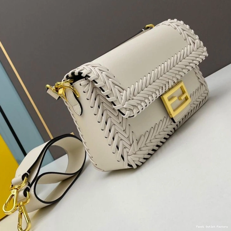 Affordable HOT In Stitching Bag Baguette Medium Leather White Fendi 0719